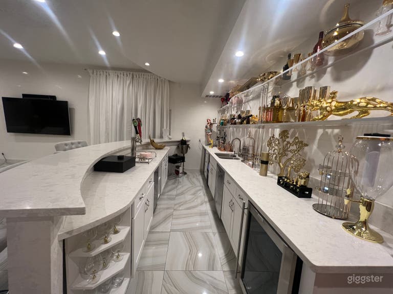  Luxury house for filming 