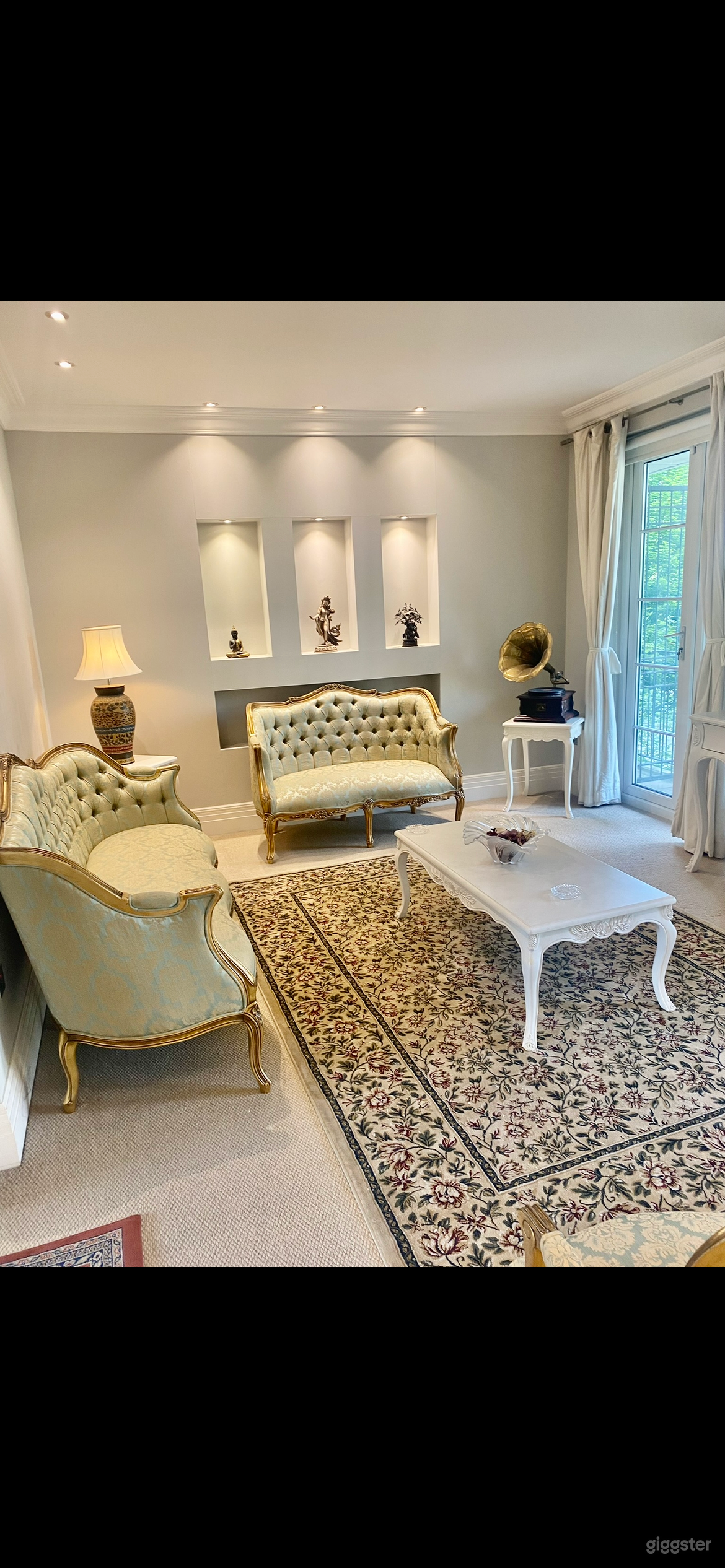 Beautifully appointed townhouse with fantastic outdoors Photo 1