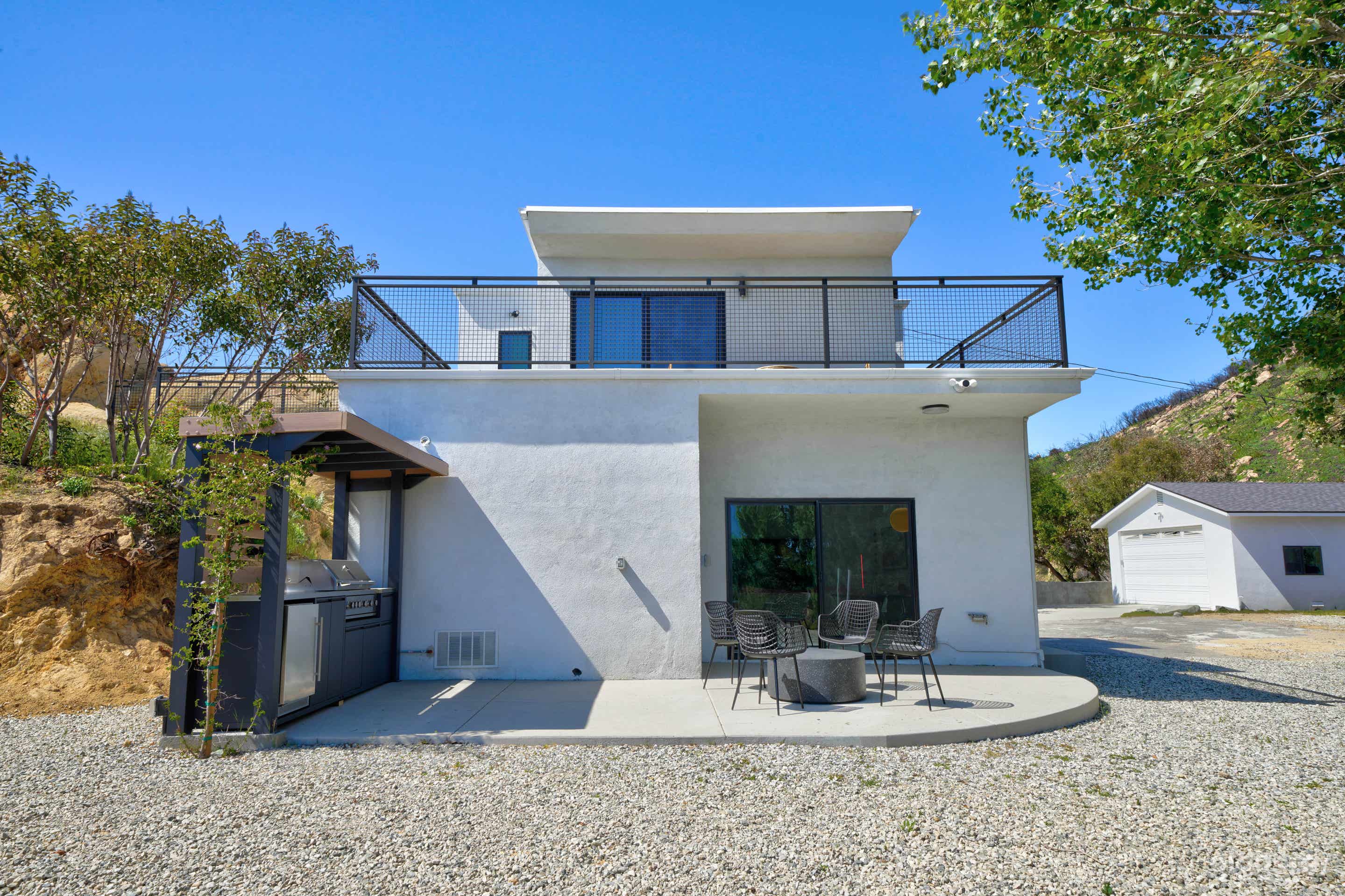 MALIBU CANYON VILLA W/ ROOFTOP &amp; EPIC VIEWS Photo 2