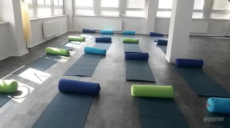  Helles Yoga-Studio in Neuss mit 200 qm offenem Raum 