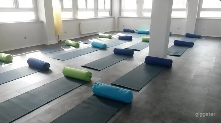  Helles Yoga-Studio in Neuss mit 200 qm offenem Raum 