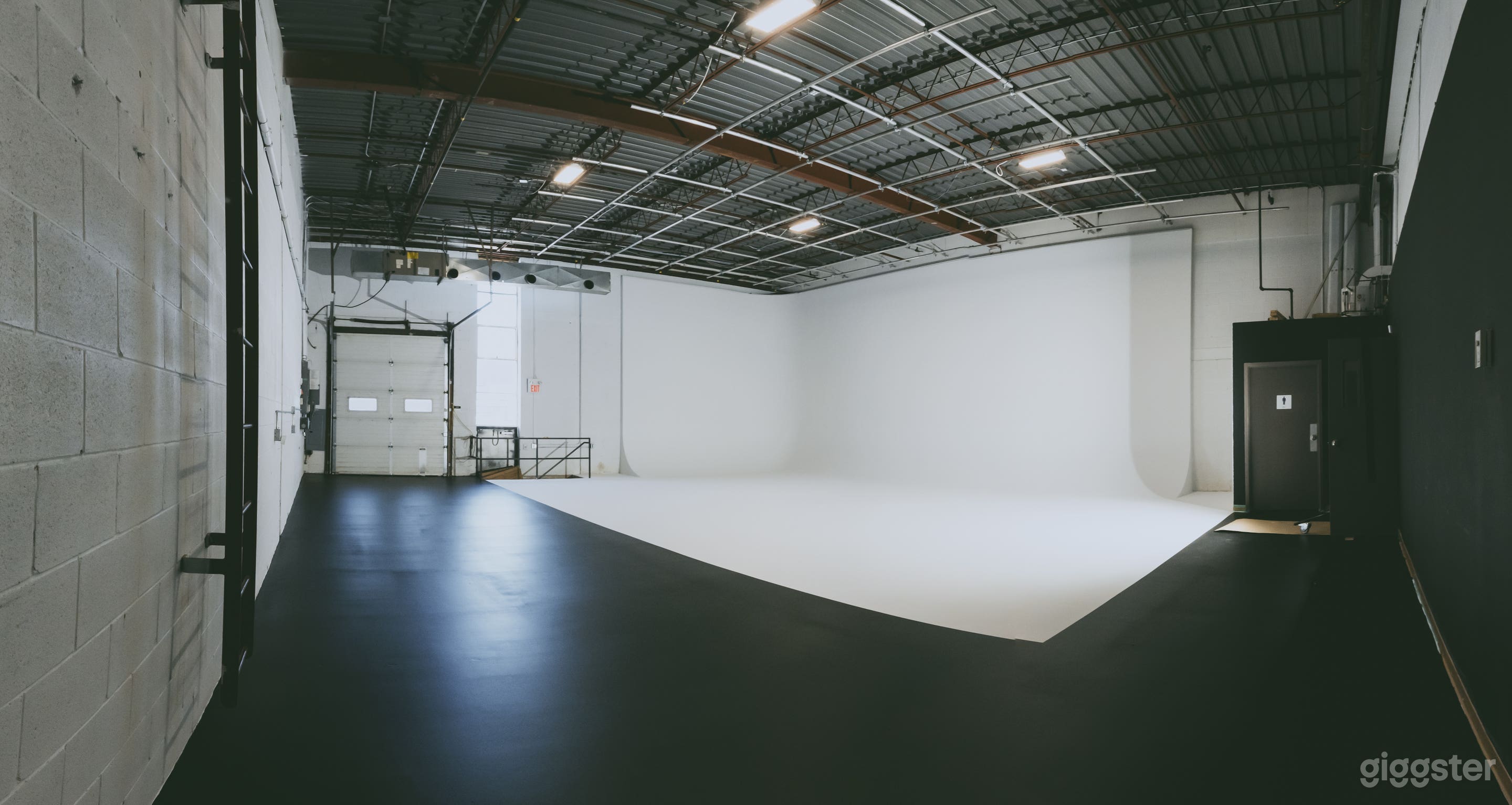 2000sq/ft PHOTO/VIDEO STUDIO - TORONTO Photo 1