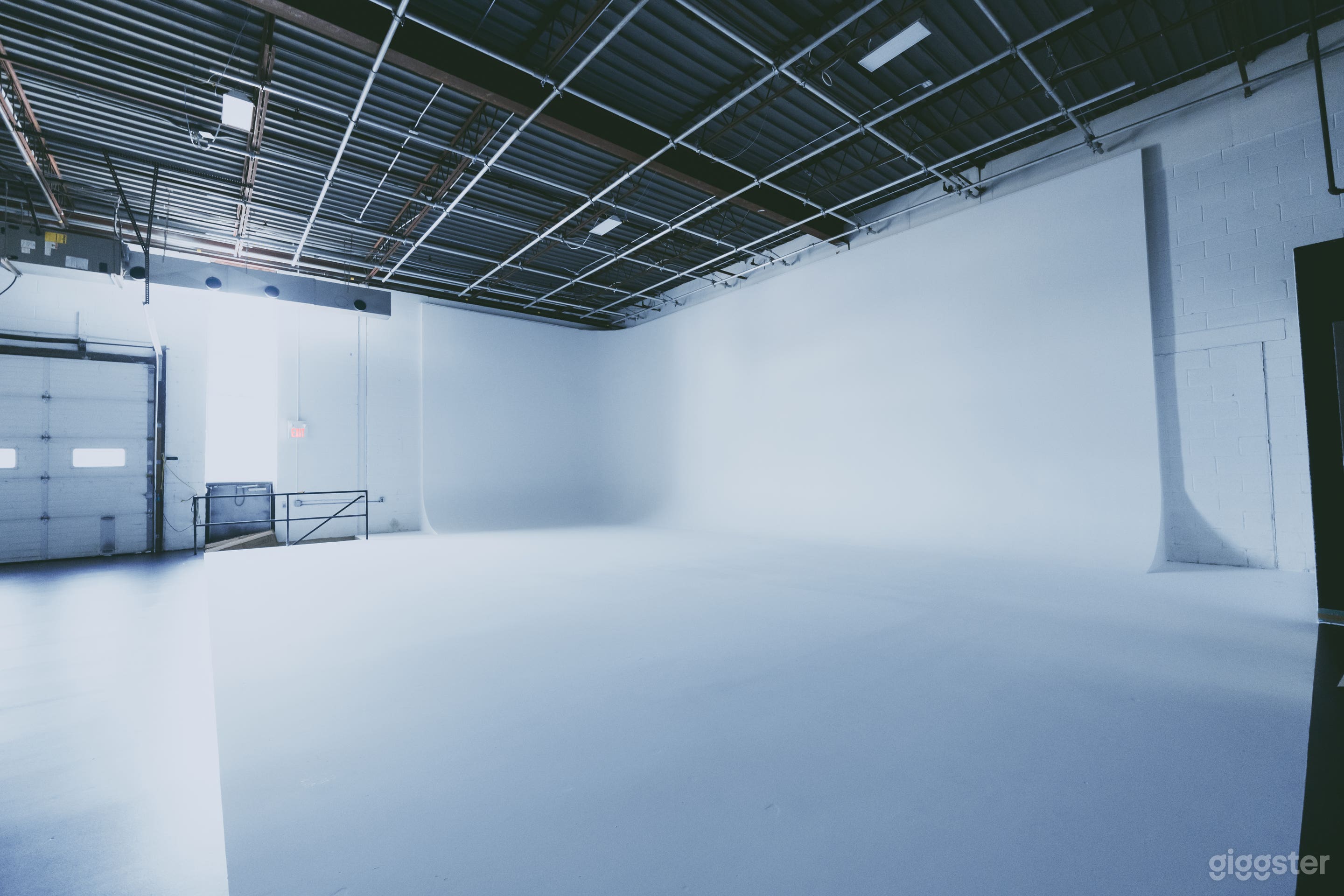 2000sq/ft PHOTO/VIDEO STUDIO - TORONTO Photo 2