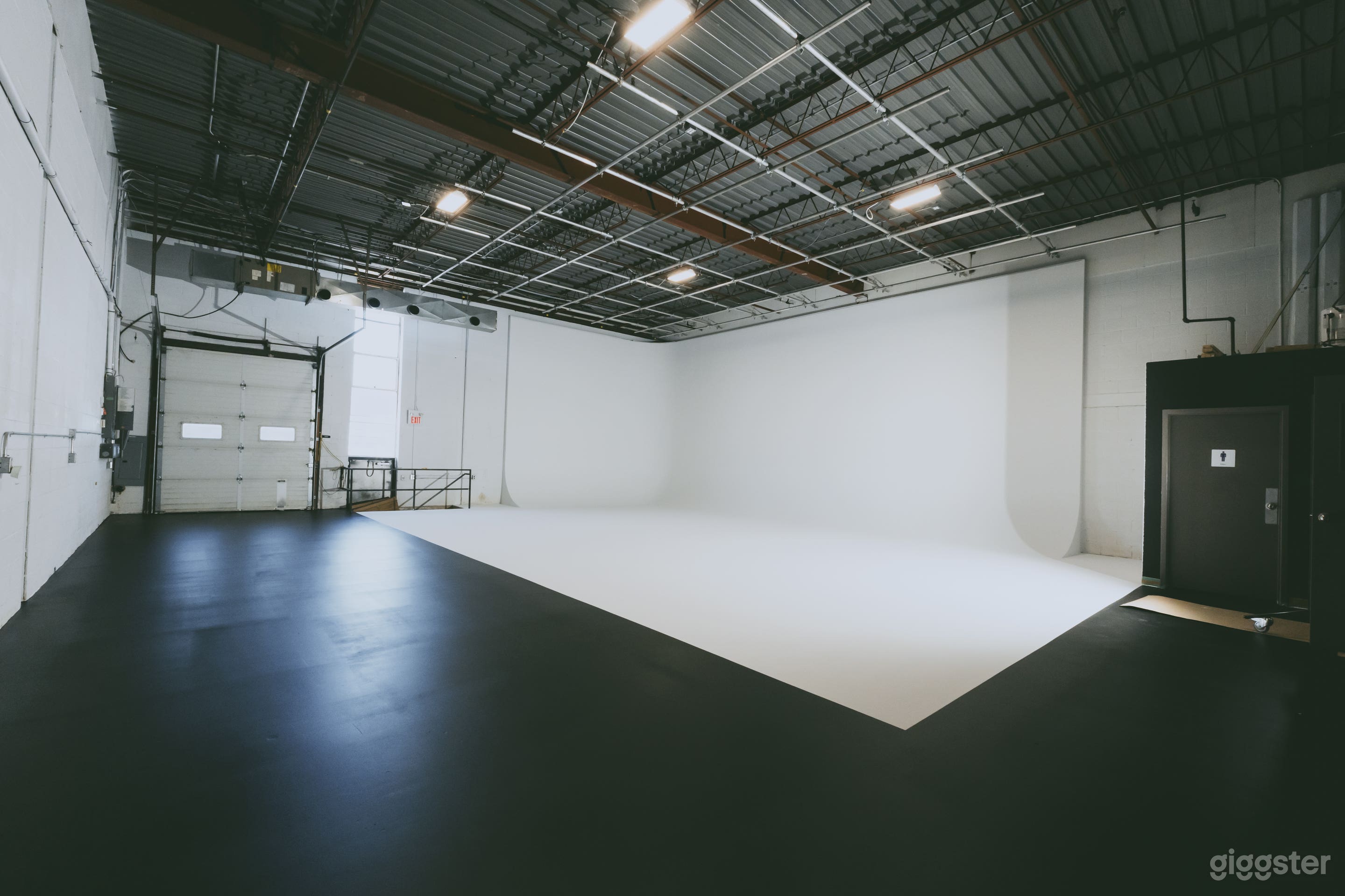 2000sq/ft PHOTO/VIDEO STUDIO - TORONTO Photo 4