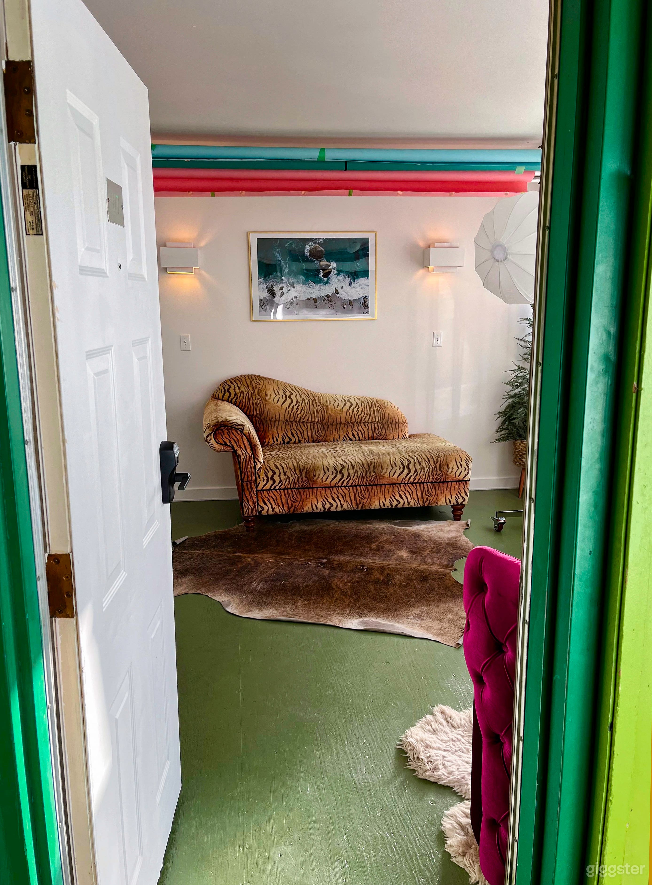 A welcoming ground-floor location with an open layout, designed for easy customization and seamless creative flow.