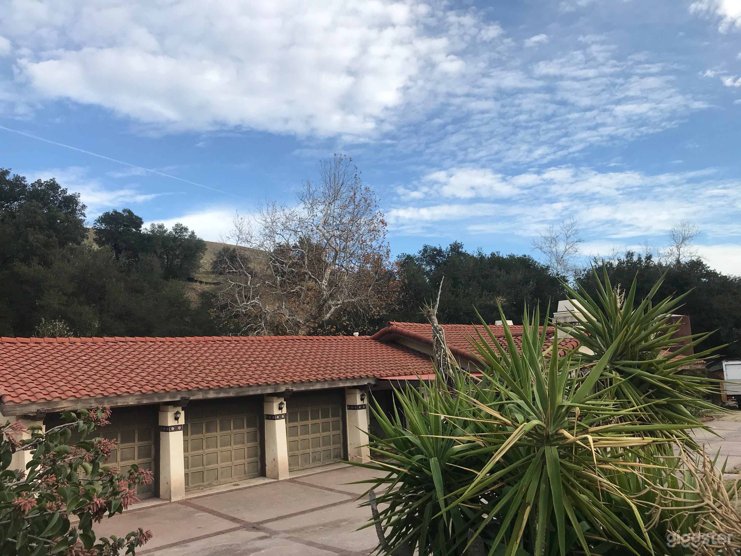 Spanish Style Home &amp; Horse Property  Photo 3