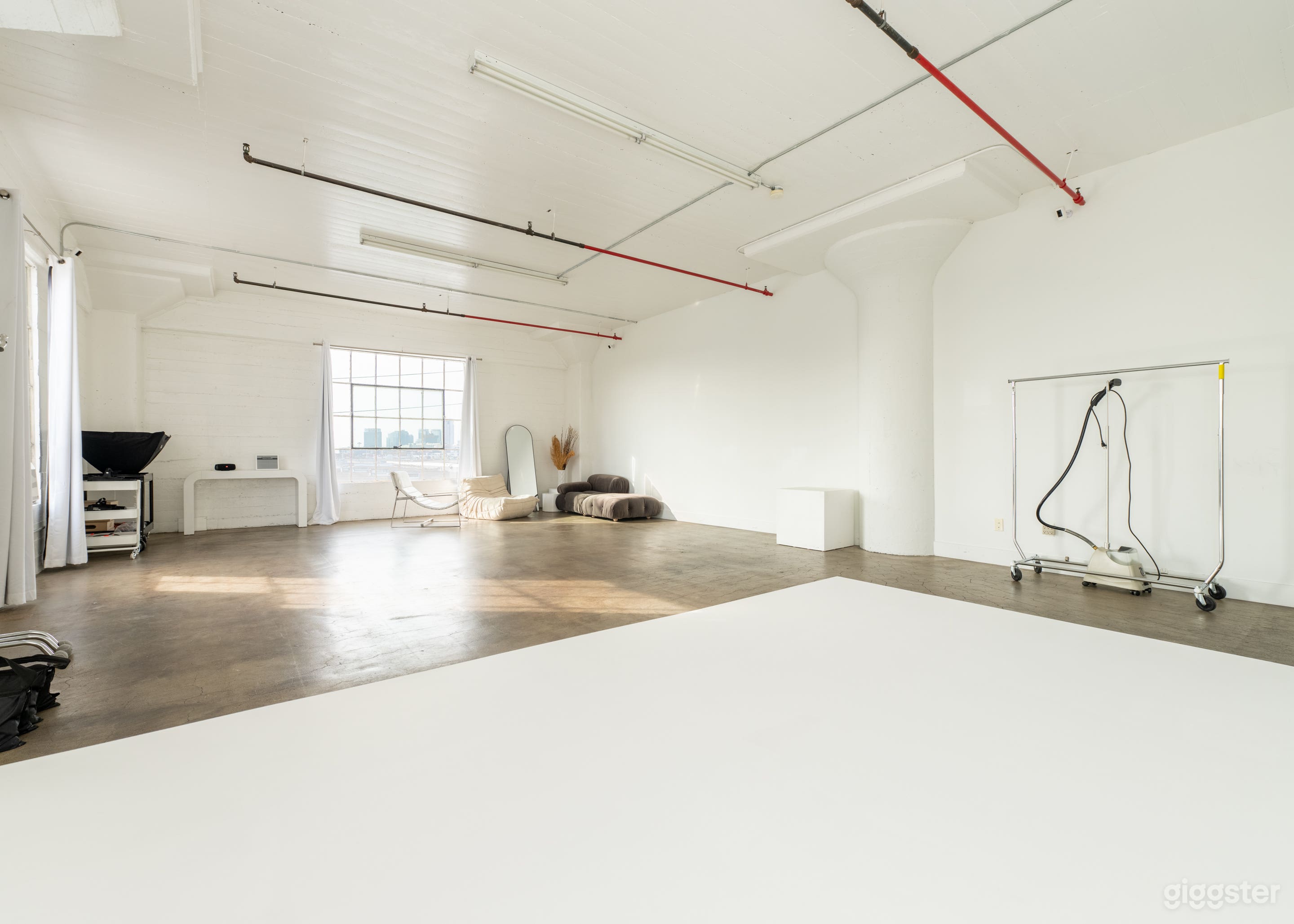 White, Daylight Studio with Cyc Wall, Equipment, and AC Photo 3