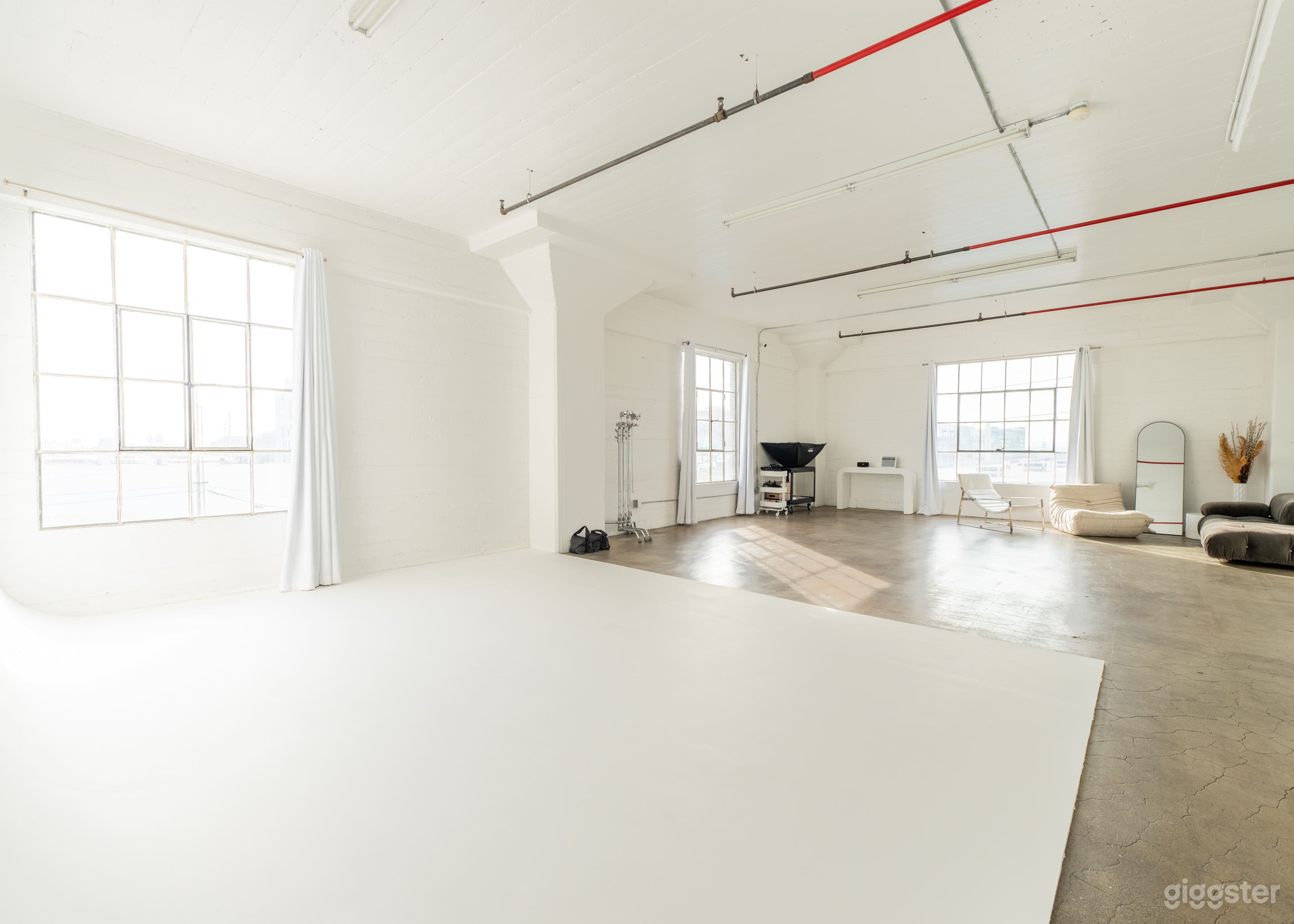 White, Daylight Studio with Cyc Wall, Equipment, and AC Photo 2