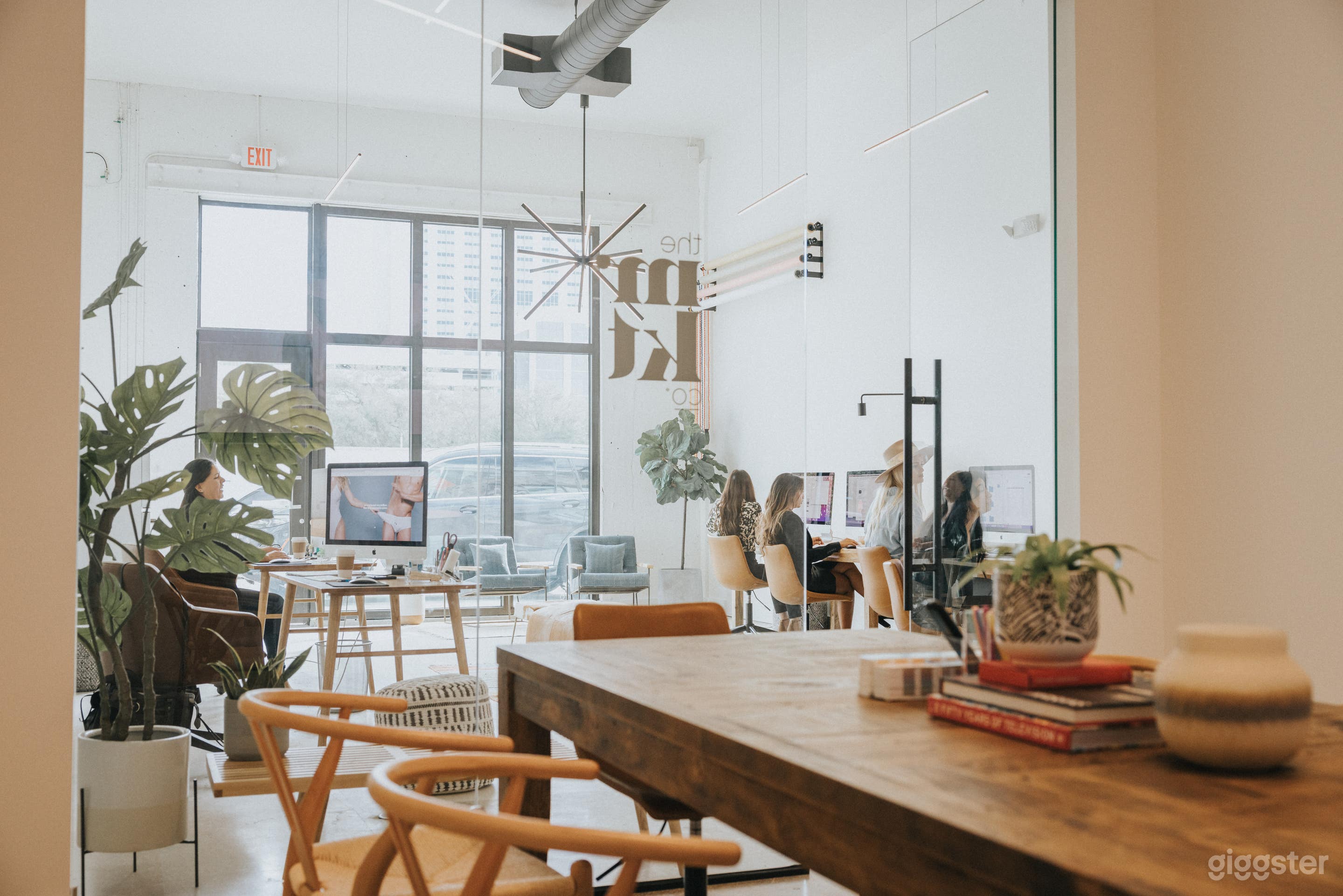 Sunny Downtown Creative Office Space Photo 2