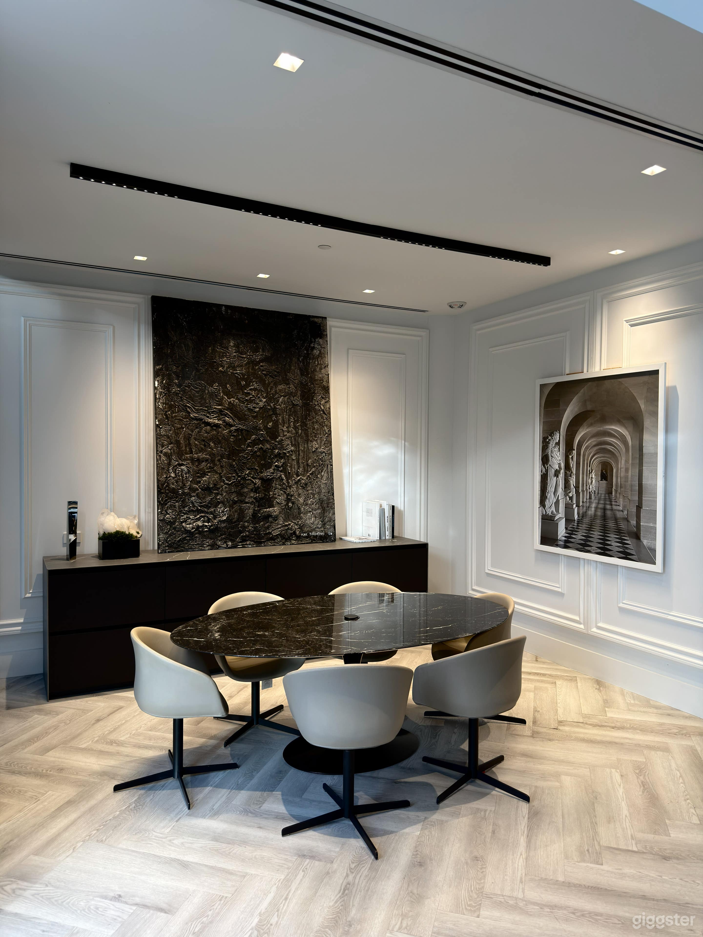 Contemporary Office / Studio / Gallery - Desing District Mia Photo 2