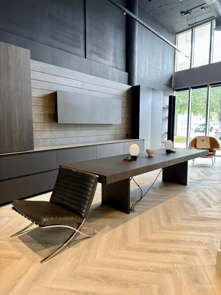  Contemporary Office / Studio / Gallery - Desing District Mia 