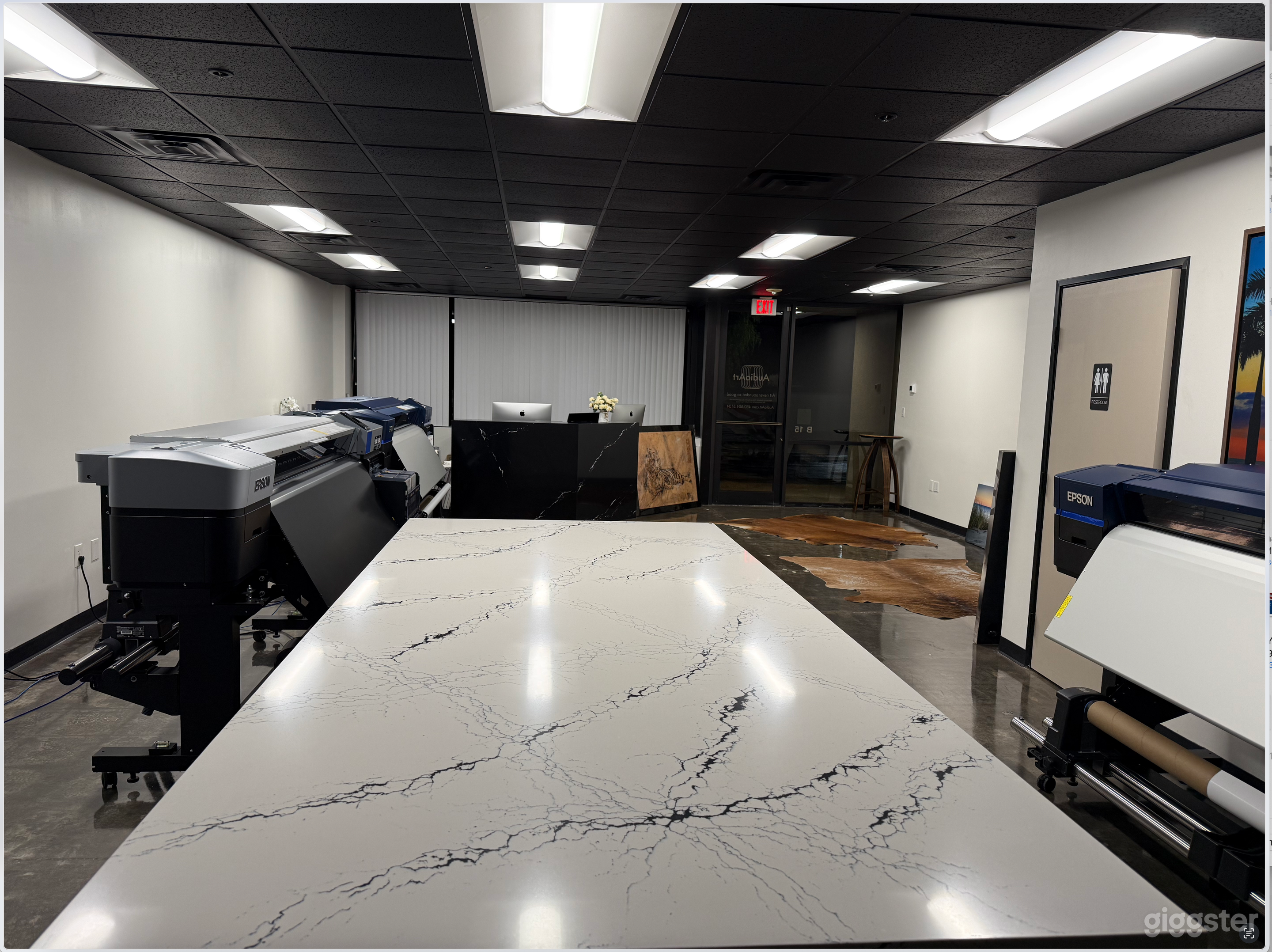 Great for production crews, photoshoots, or client work sessions – customizable layout with clean lines.