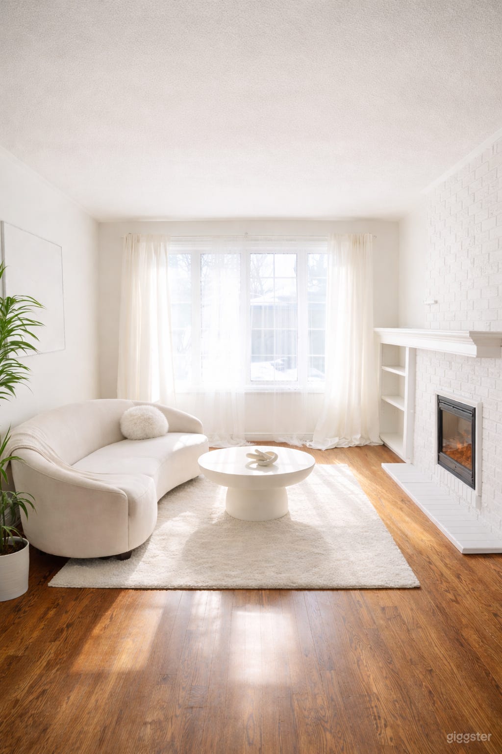 Light & Airy Editorial House w/ Pool Photo 1