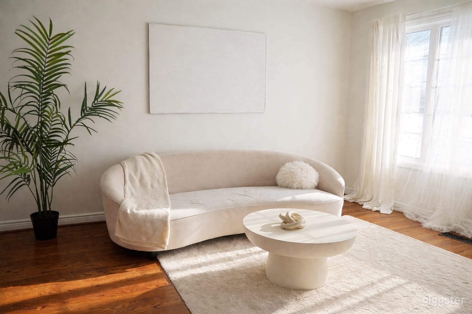 Light & Airy Editorial House w/ Pool Photo 2