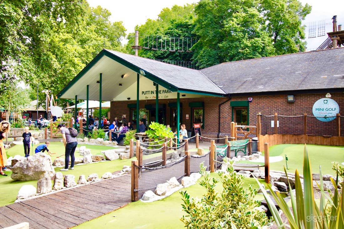 Picturesque Park with Mini Golf in London Photo 4