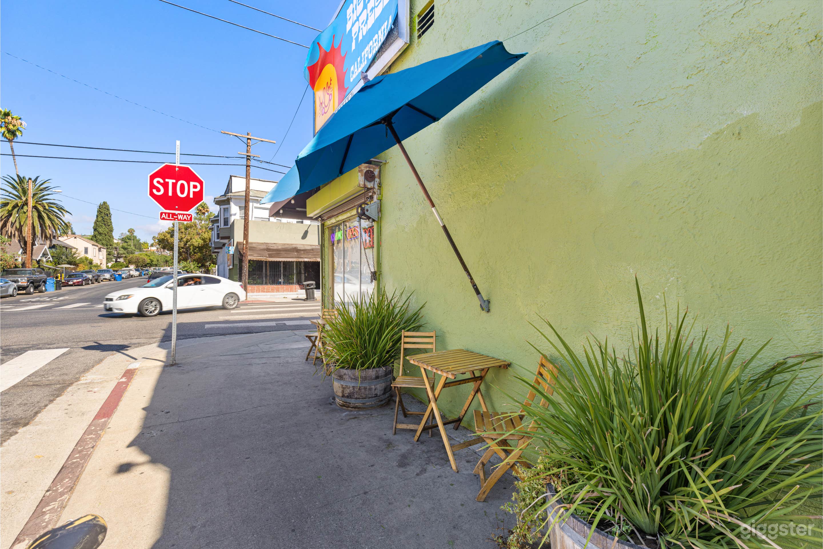 Neighborhood Corner Market Photo 4