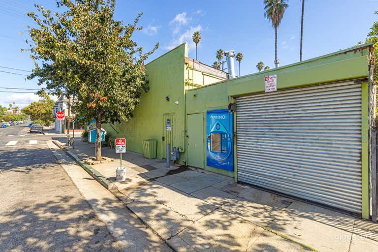  Neighborhood Corner Market 