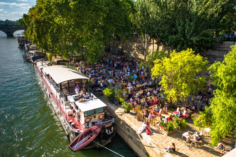  Péniche Parisienne lumineuse et vivante pour vos événements 
