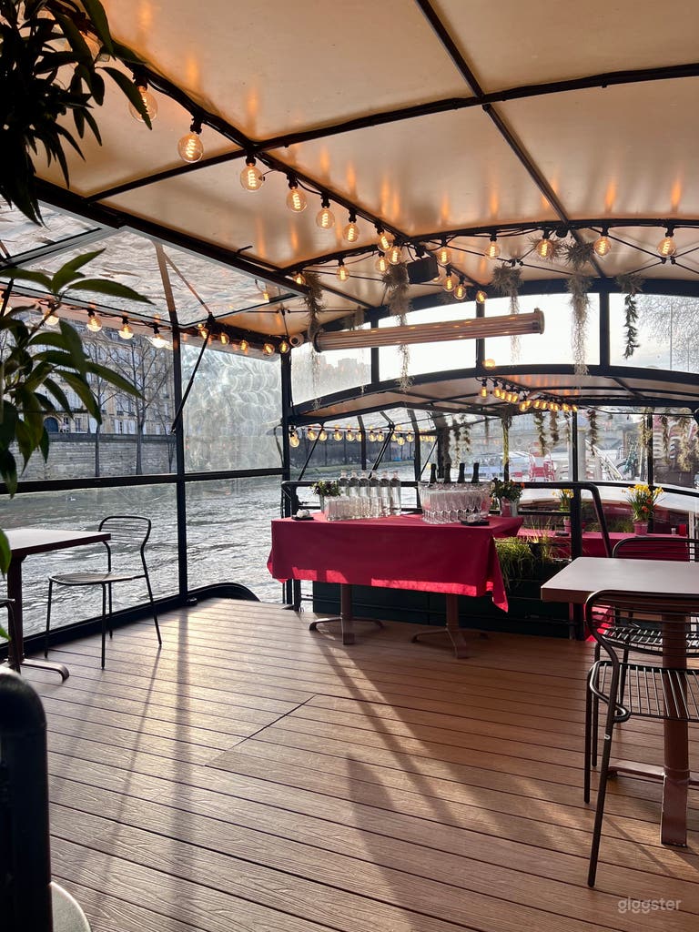  Péniche Parisienne lumineuse et vivante pour vos événements 
