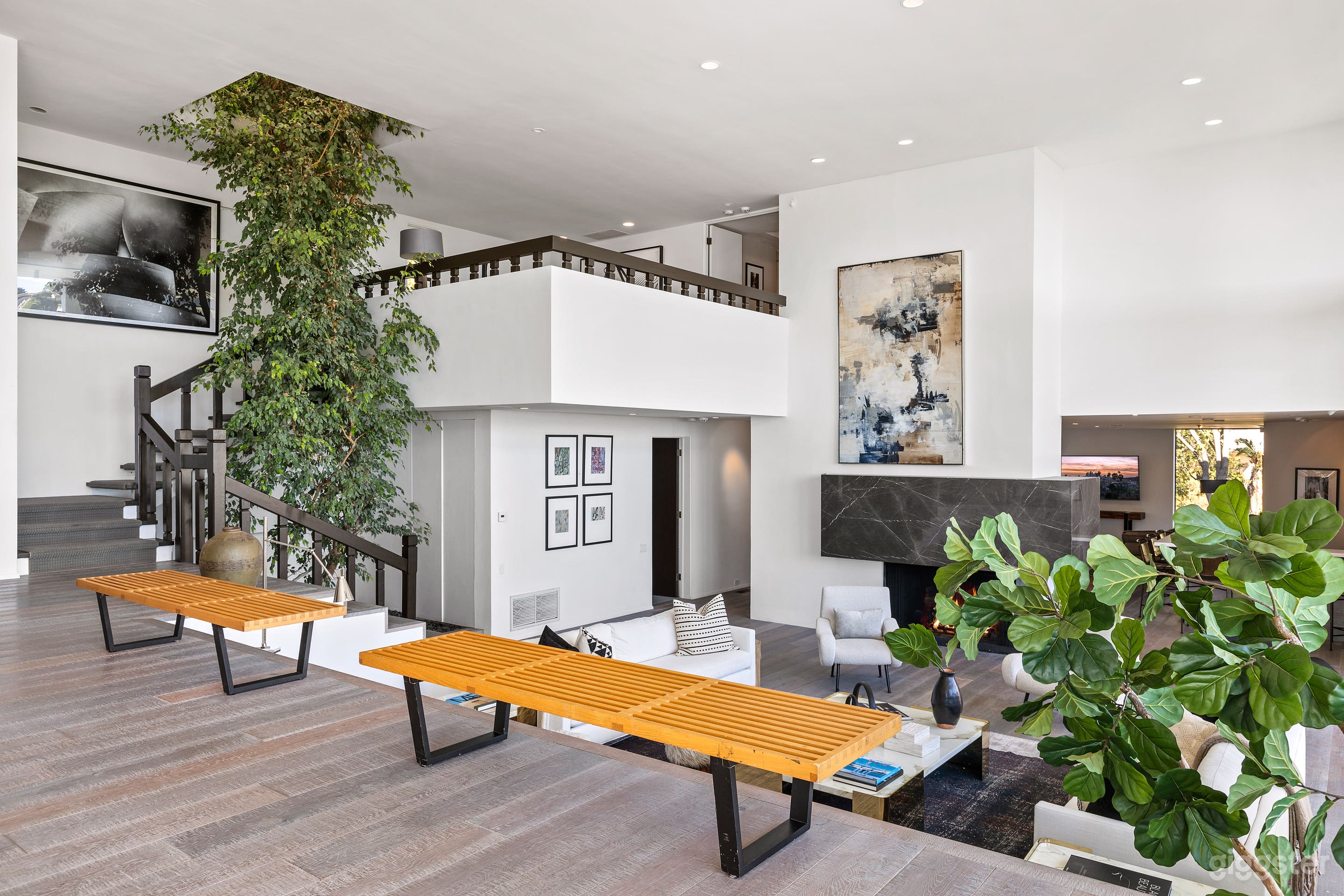 BEVERLY HILLS TENNIS &amp; POOL VILLA  Photo 4