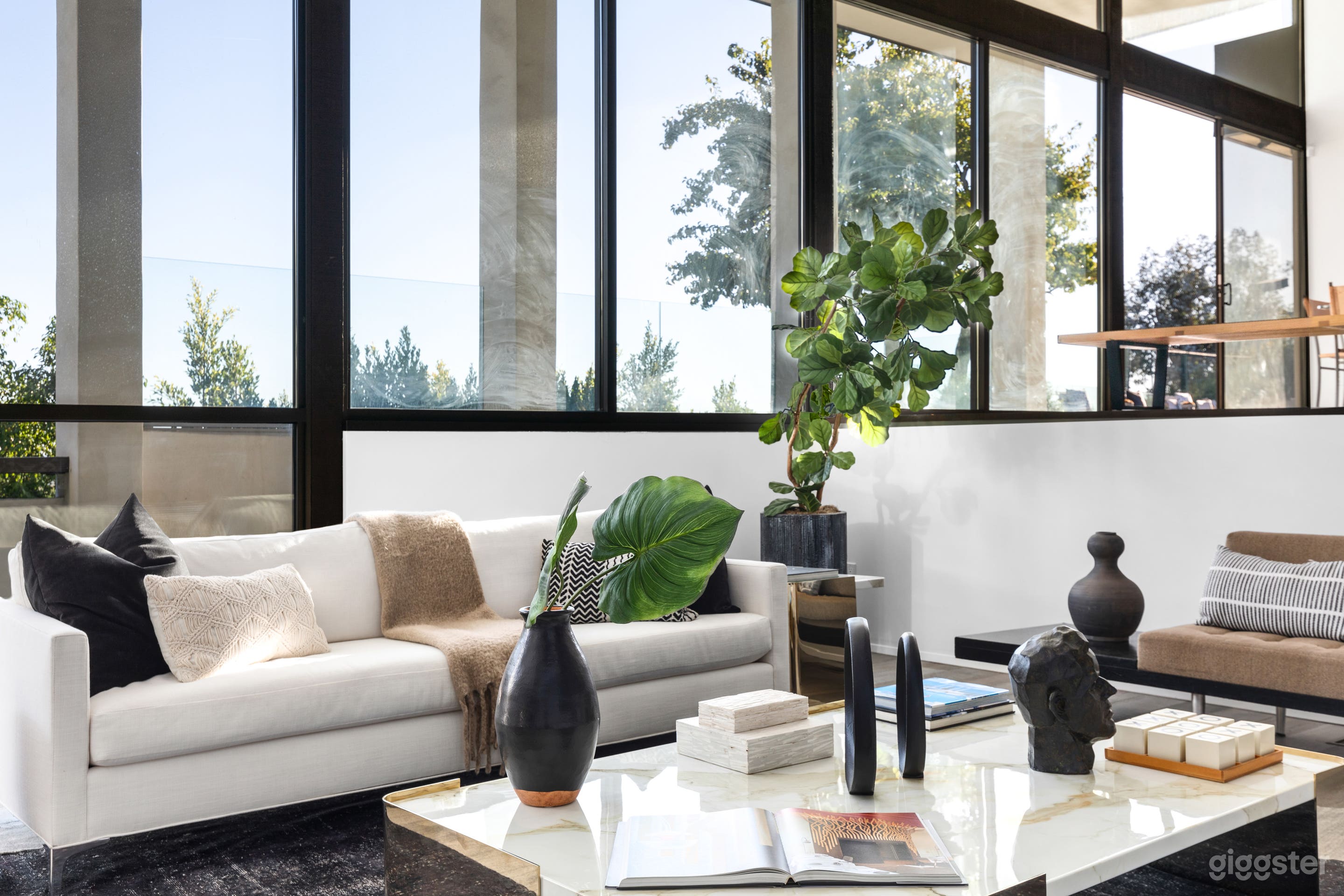 BEVERLY HILLS TENNIS &amp; POOL VILLA  Photo 3