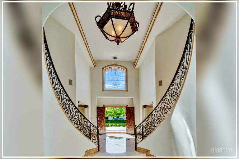  Foyer entry reverse. Marble flooring  
