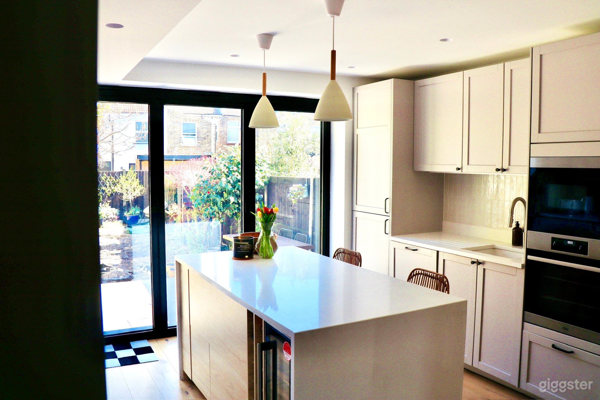 Charming Victorian Terrace House Photo 1