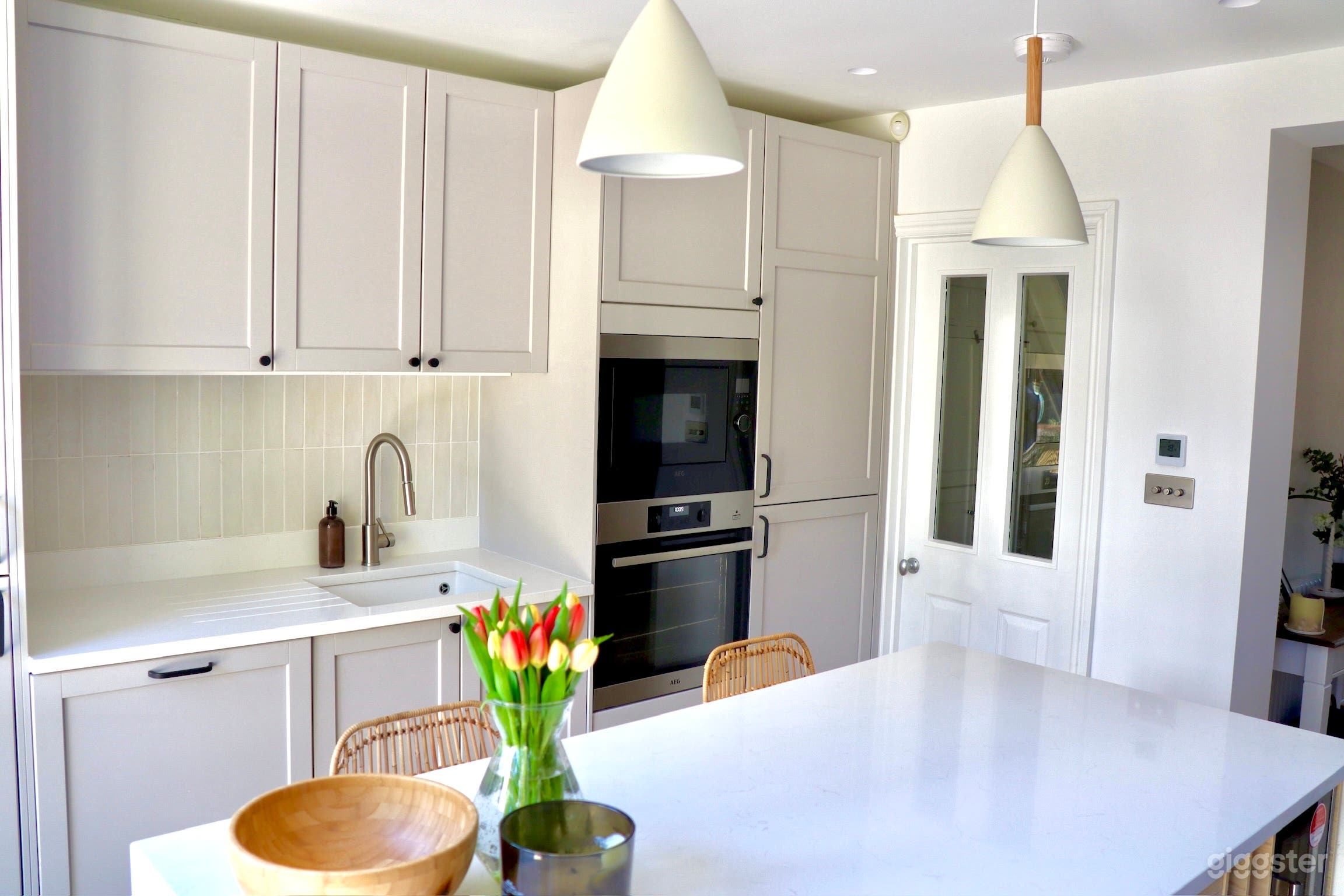 Charming Victorian Terrace House Photo 2