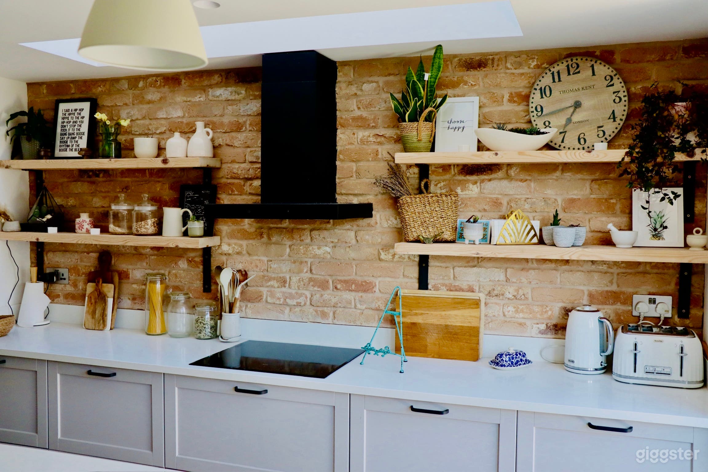 Charming Victorian Terrace House Photo 4