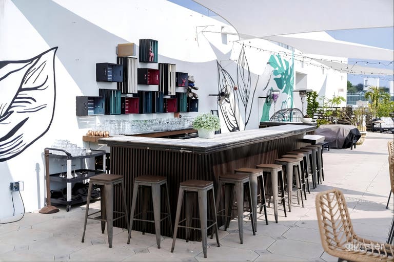  South Beach Rooftop Bar mit Skyline-Blick & Sonnenuntergangs-Atmosphäre 