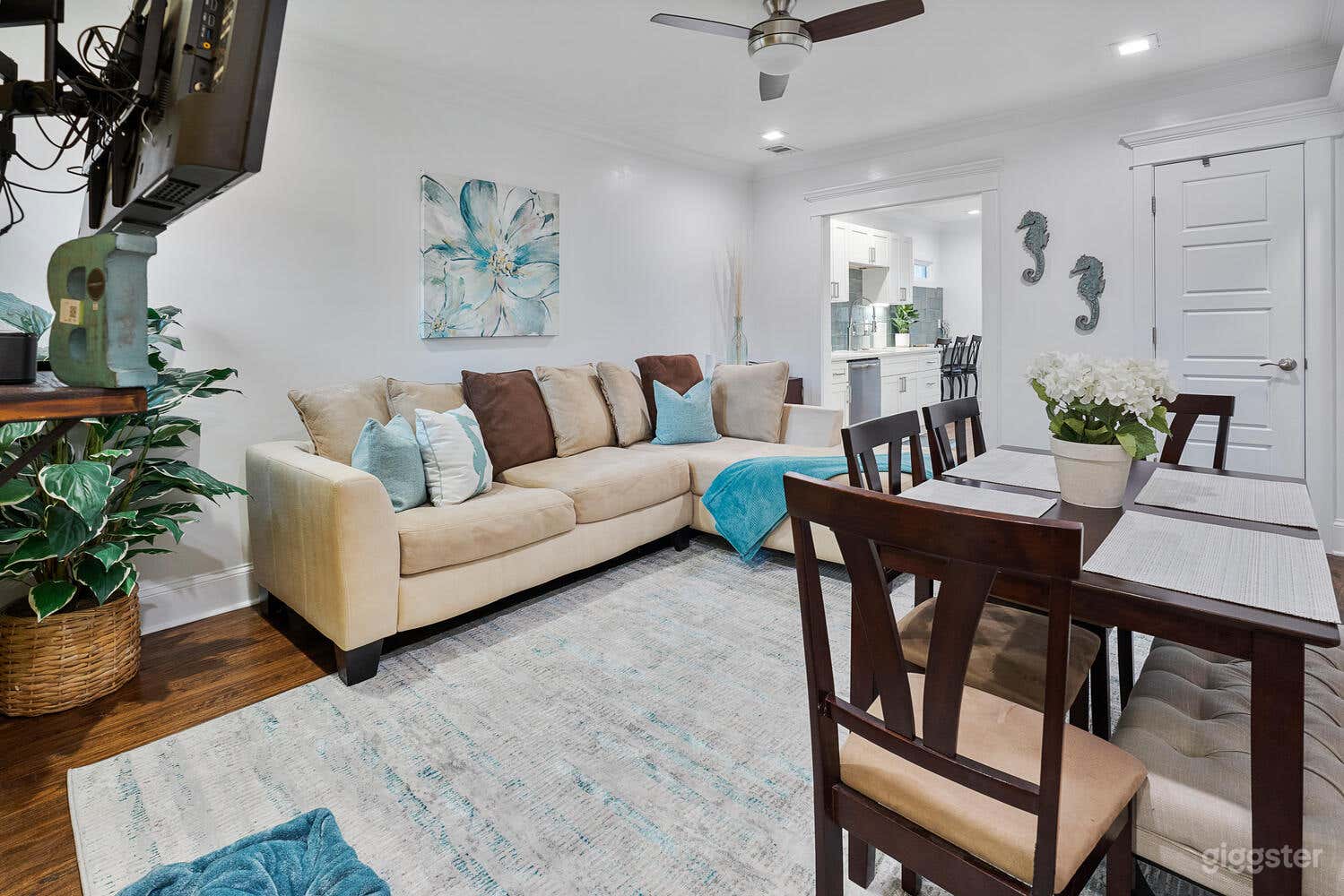 Beach themed home in Decatur/Atlanta with deck Photo 3