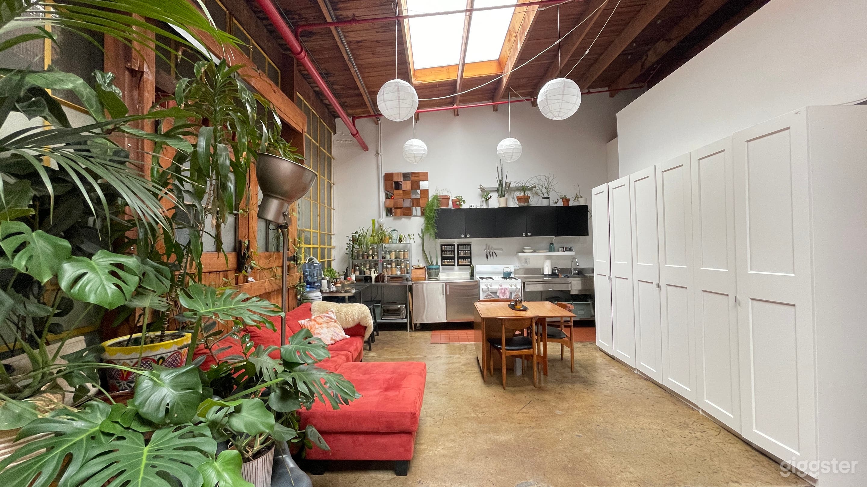 Artist Loft- versatile boho industrial DTLA Photo 1
