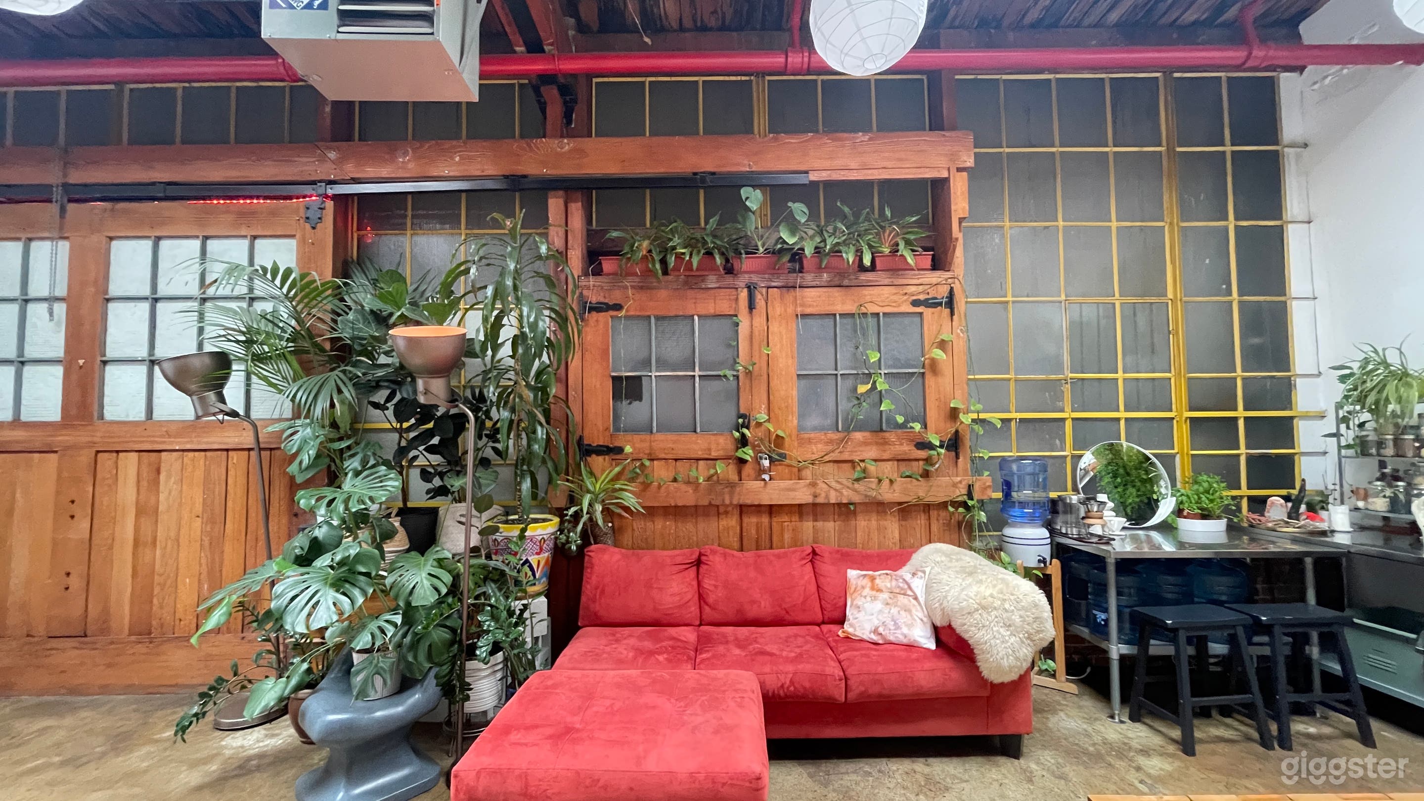 Artist Loft- versatile boho industrial DTLA Photo 2