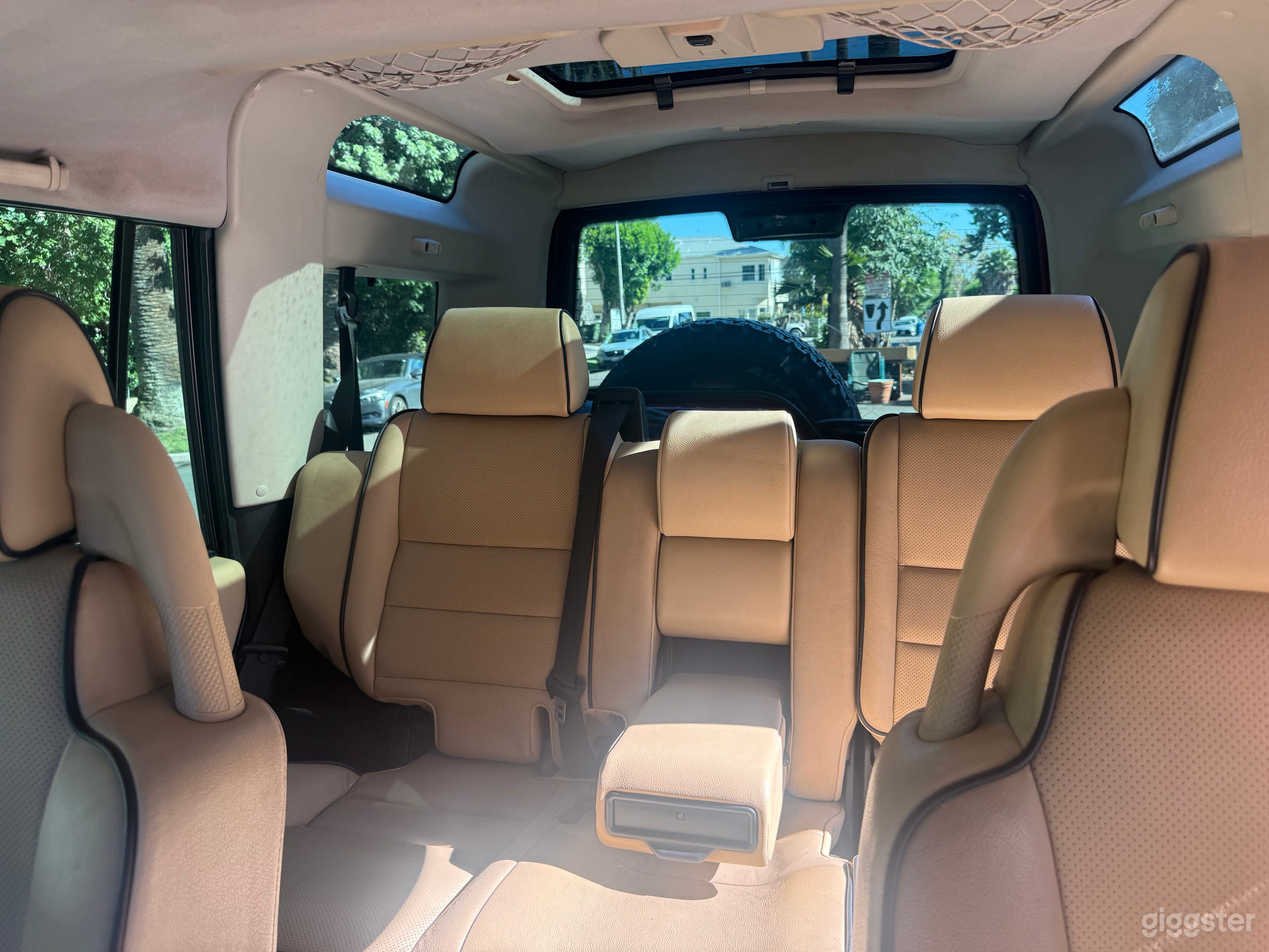 Modern Classic Land Rover Discovery Photo 3