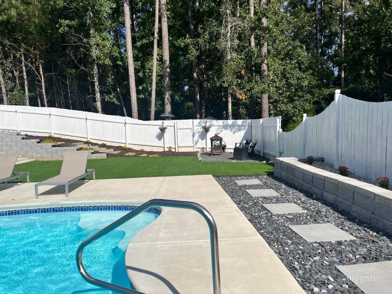  Vibrant & Relaxing Heated Outdoor Pool 