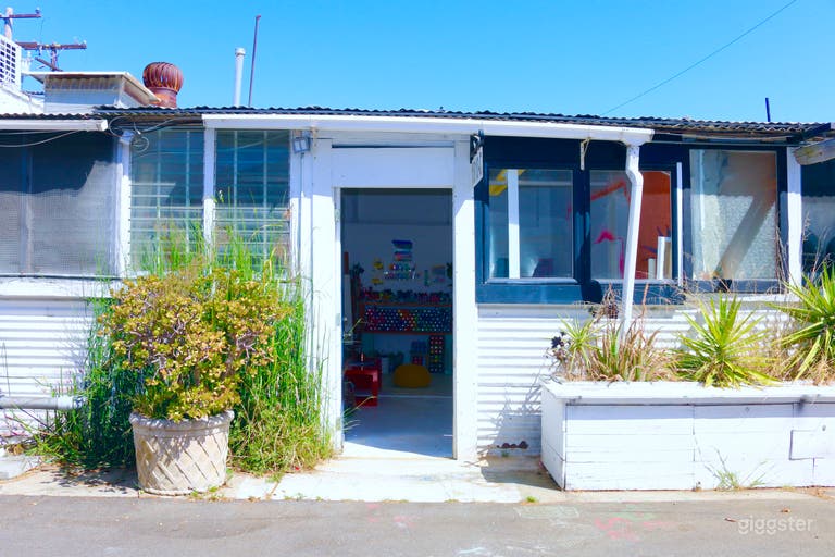 Vibrant Art Studio in the Heart of Santa Monica  