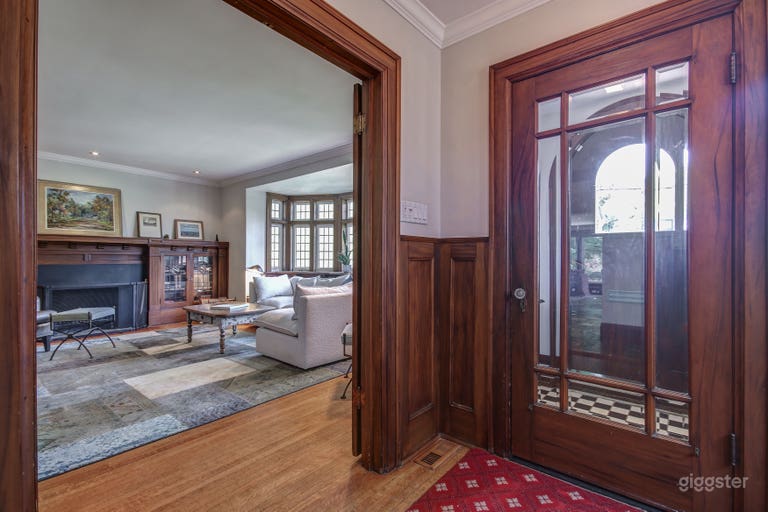  Spacious three level home in the heart of Swansea Toronto 