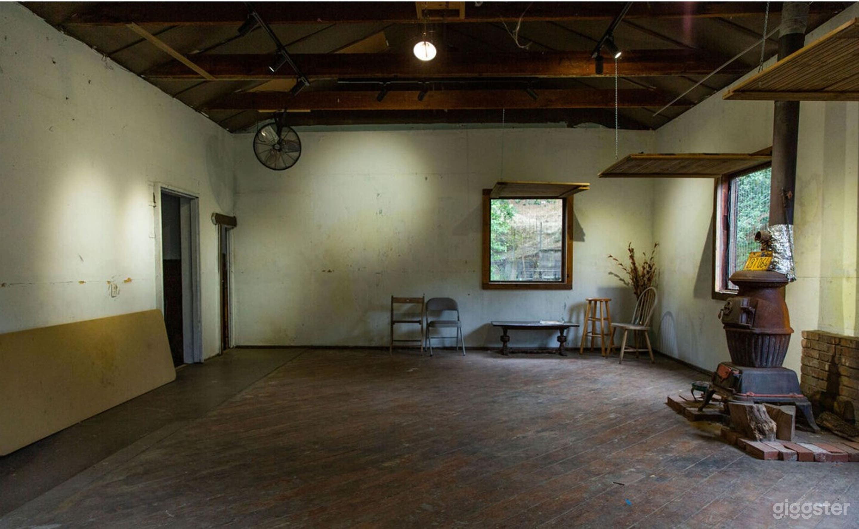 Rugged Charm Outdoor Photo 2