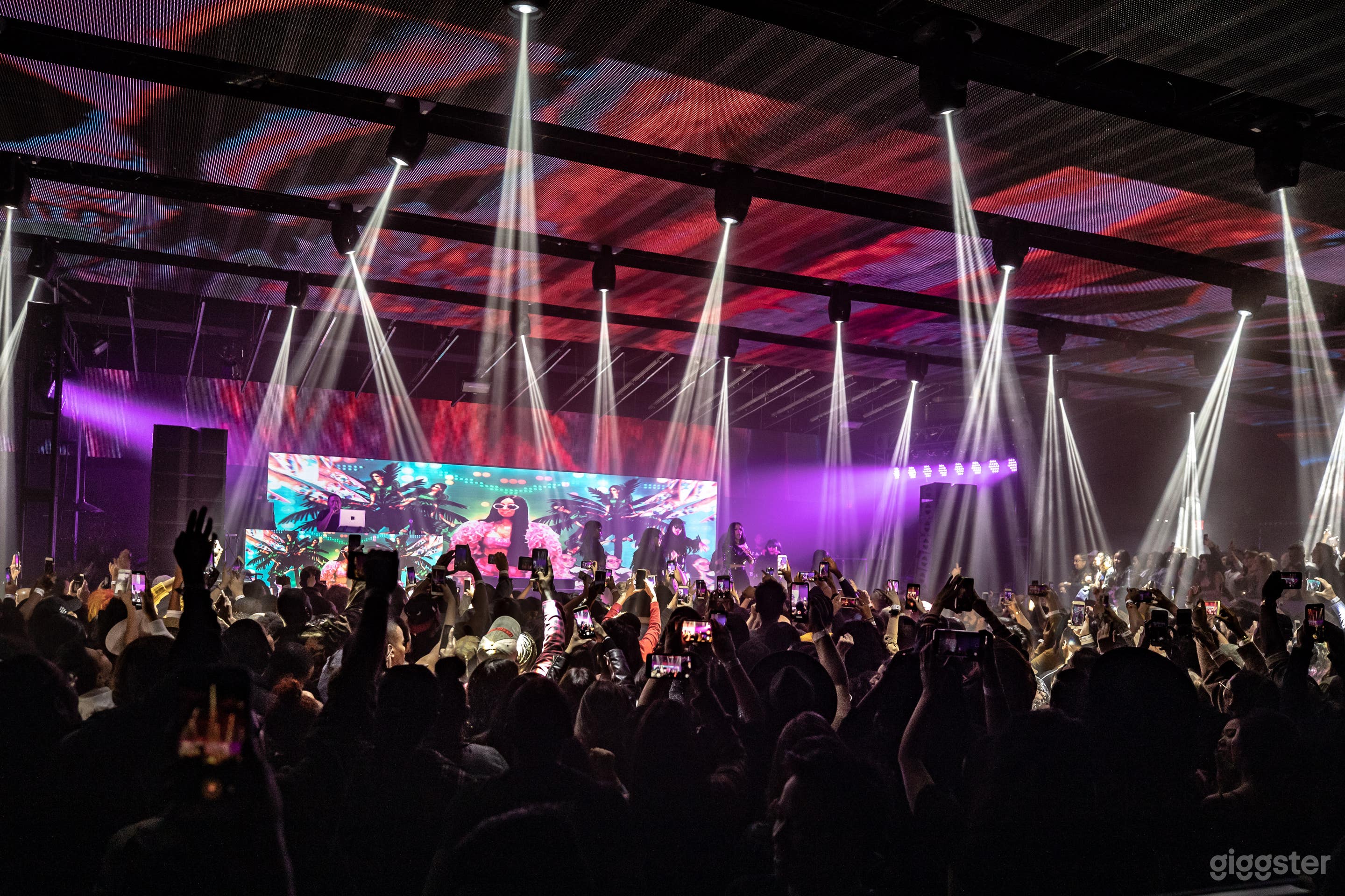 Immersive Indoor/Outdoor Hollywood Event Space  Photo 3