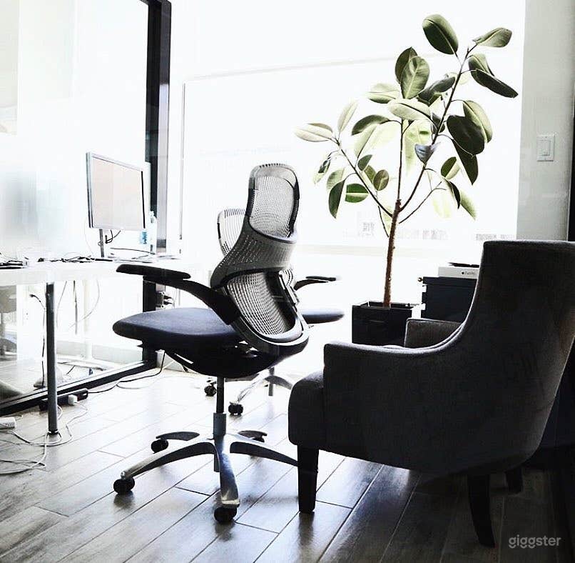 Conference Room for 1-6 Photo 4