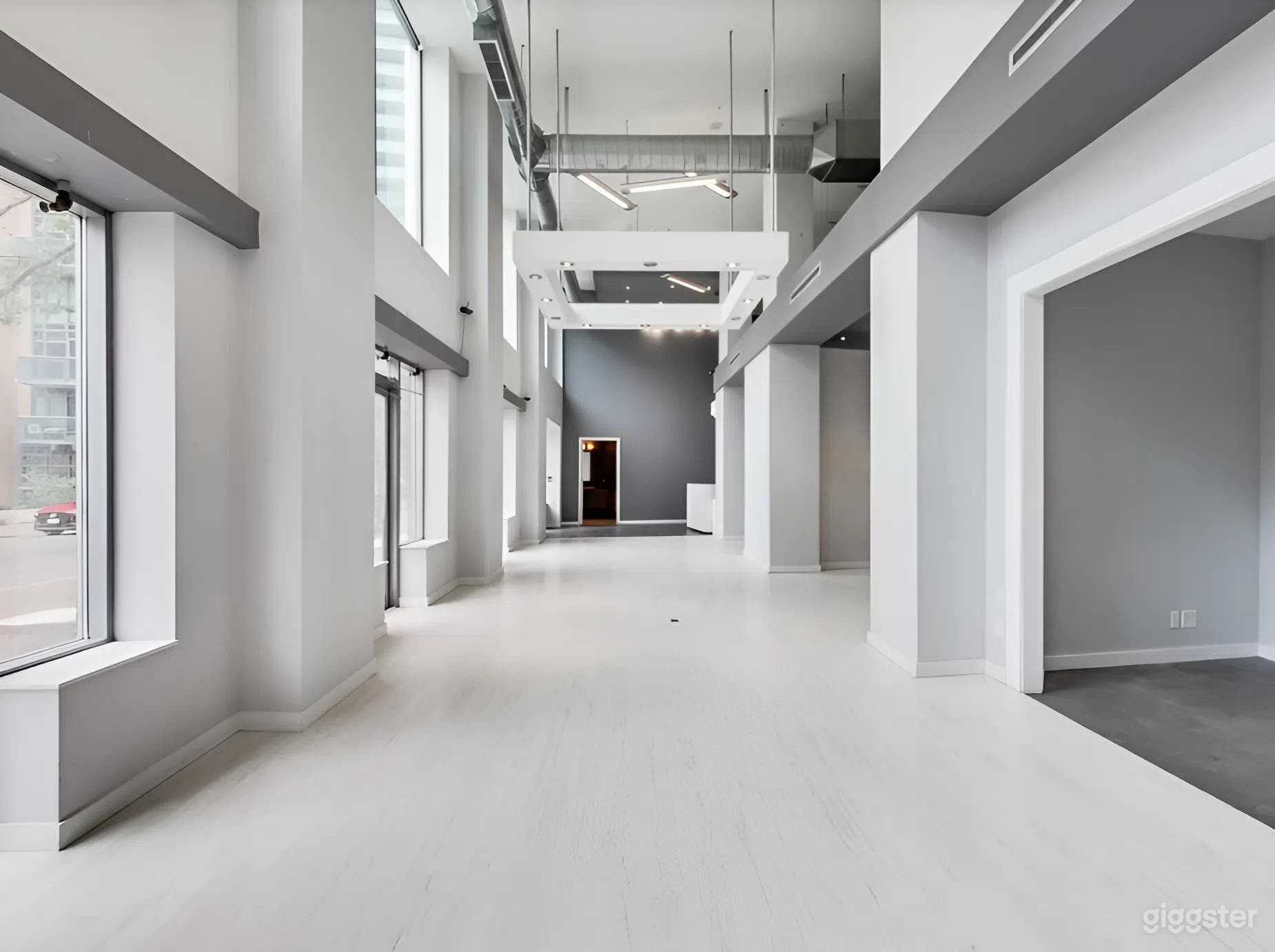 Bright Modern Retail &amp; Creative Studio Space in Toronto Photo 1