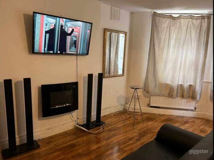  Photo Studio with Lights and Backdrop Photo 3