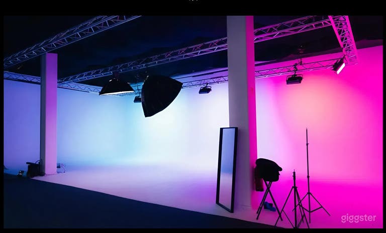  Modernes Content- & Filmstudio mit kreativem Raum 