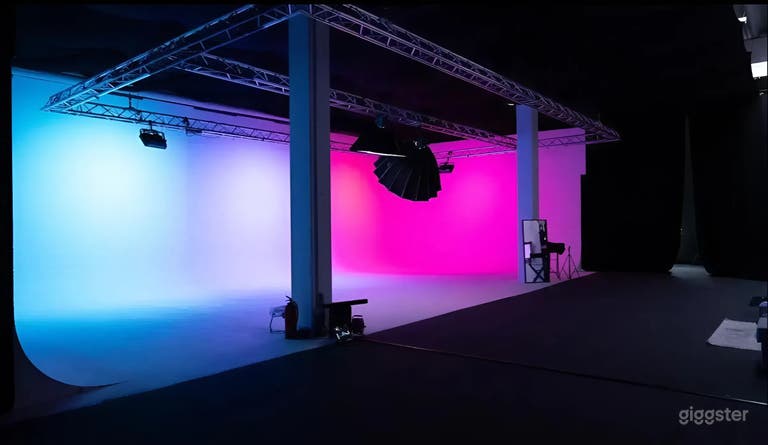  Modernes Content- & Filmstudio mit kreativem Raum 