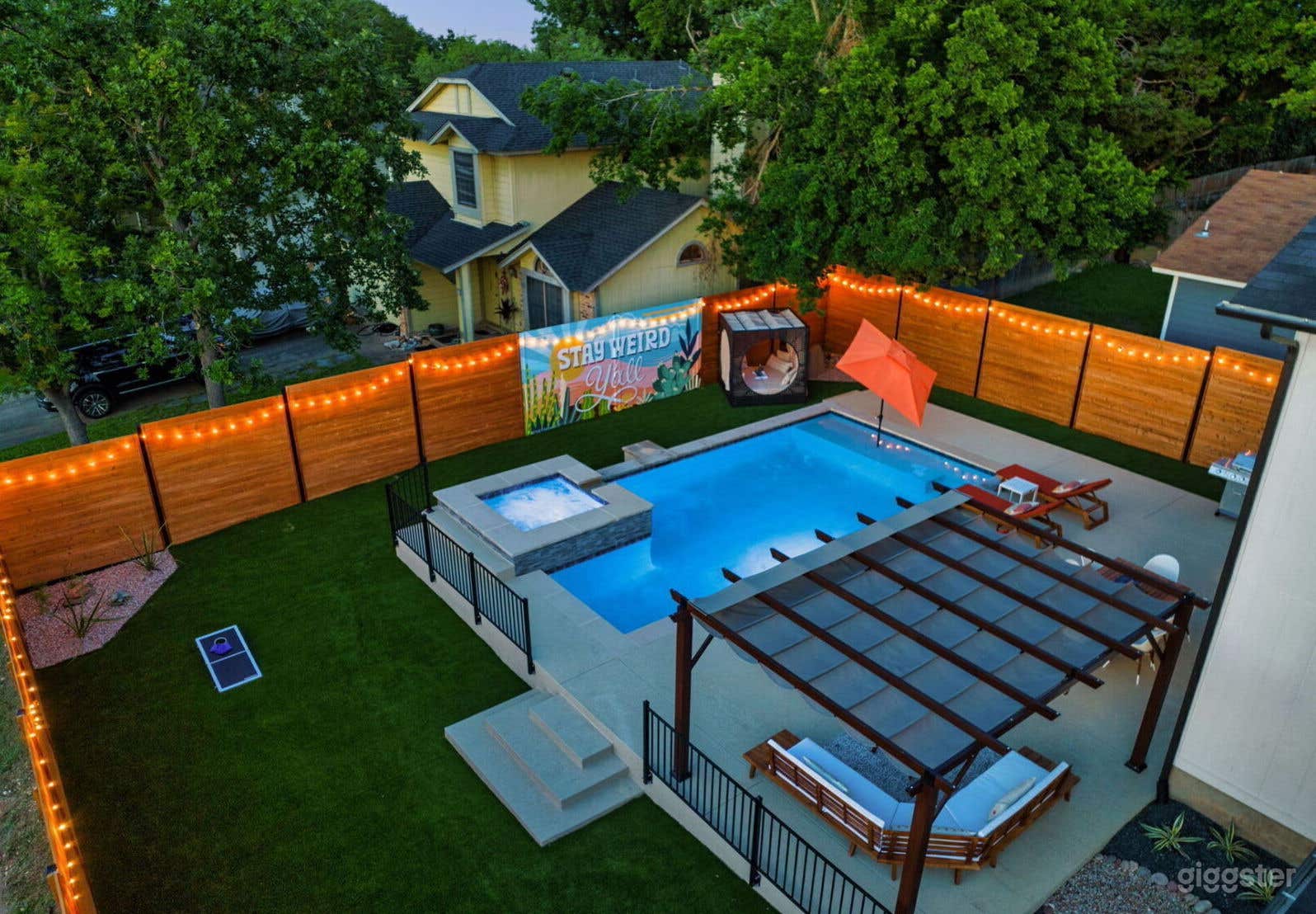 Pool in an ATX Designer Home Photo 3