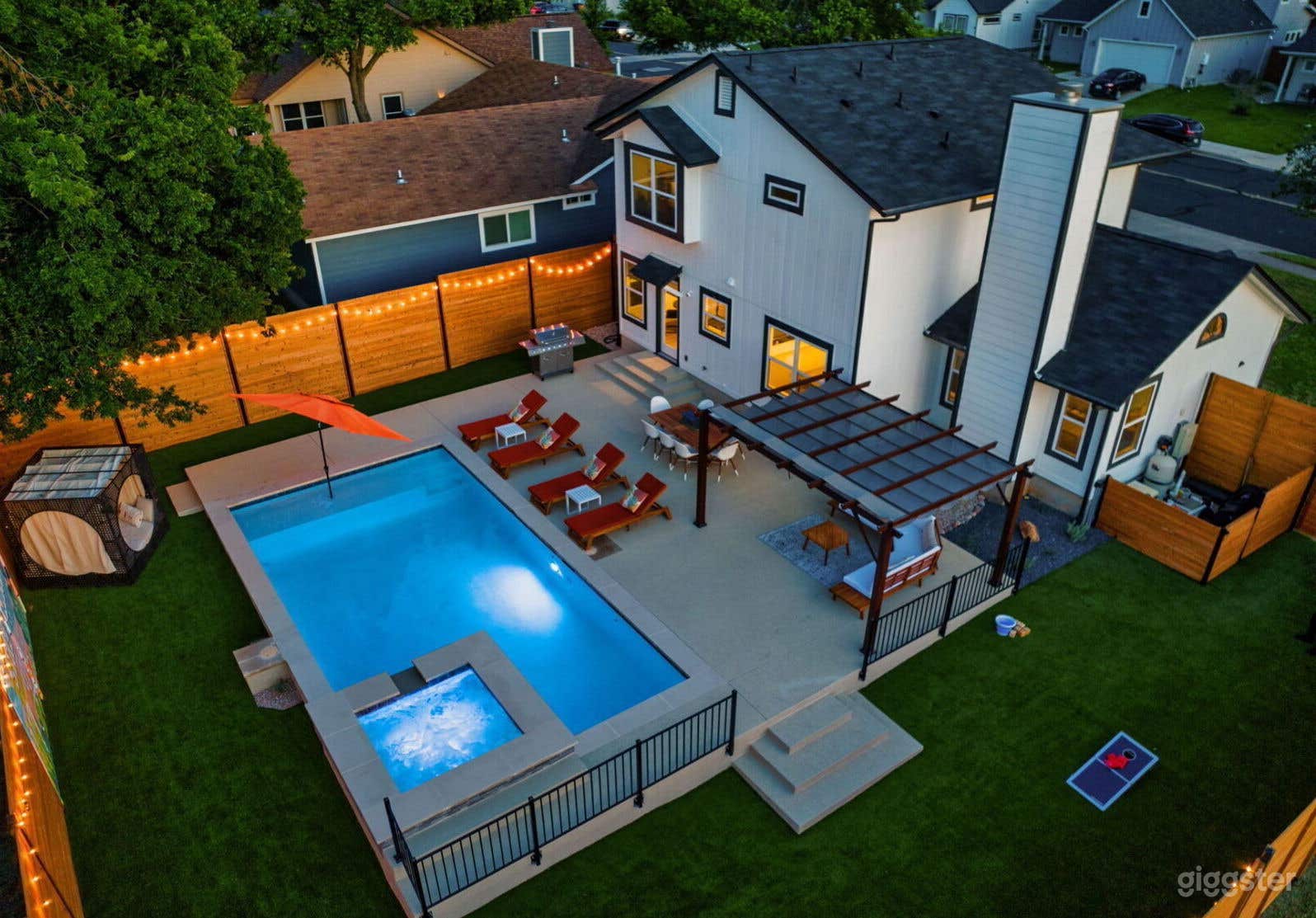 Pool in an ATX Designer Home Photo 2