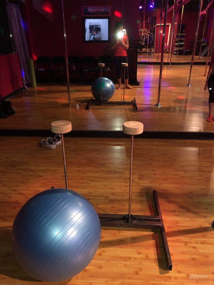  Sensual Dance Studio Space in Hollywood 