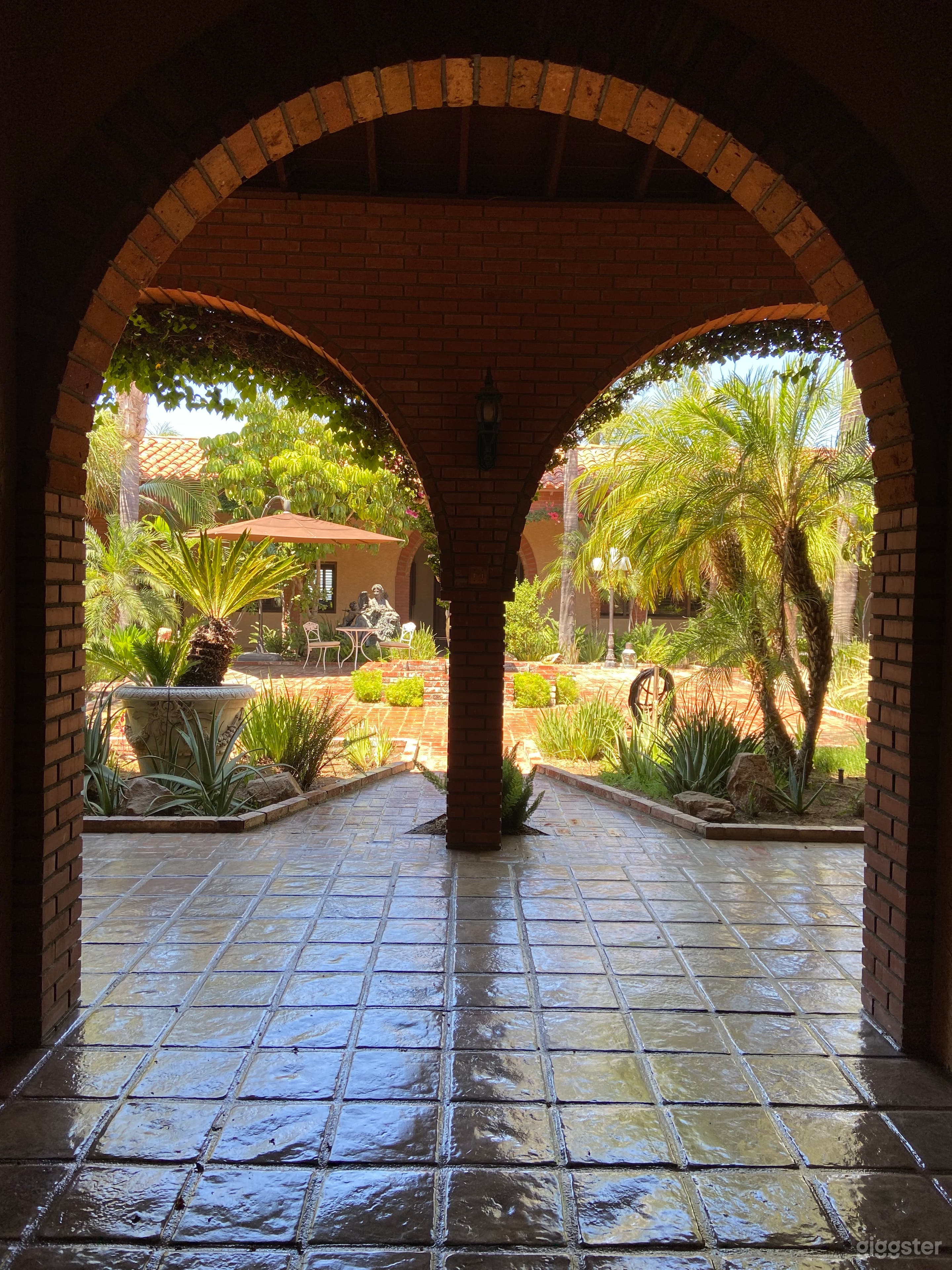 Spanish Style Tropical Courtyard  Photo 4