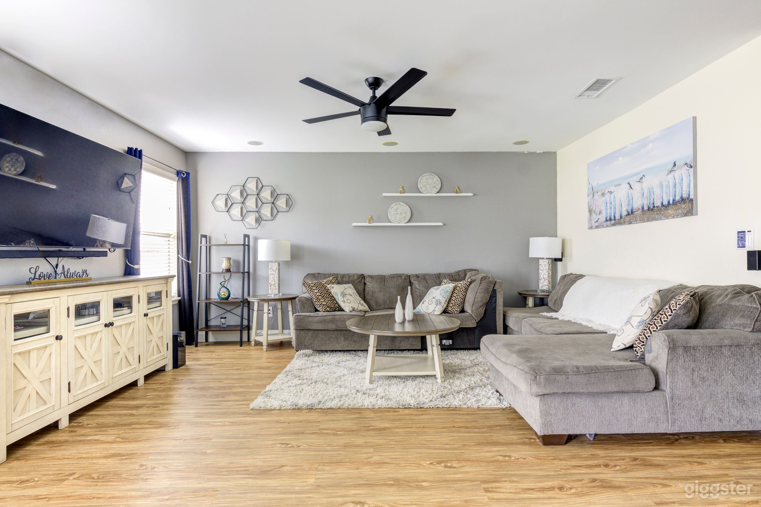 Modern Home near the beach Photo 1