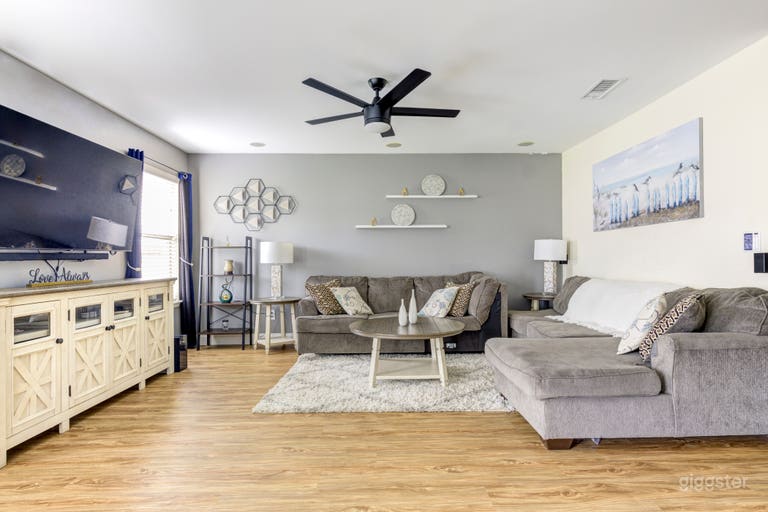  Modern Home near the beach 